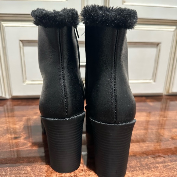 Express Booties Size 7 - Picture 5 of 8